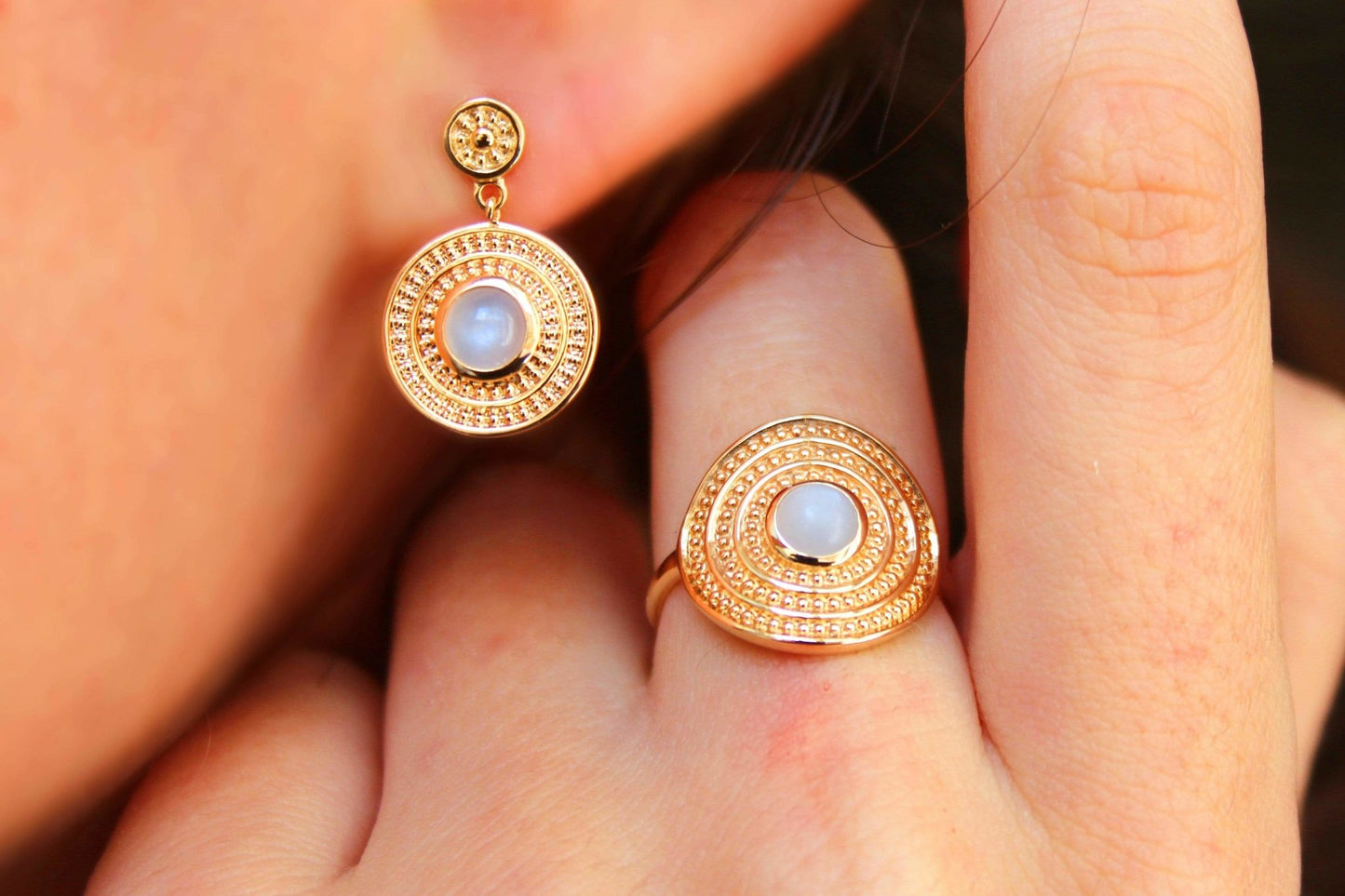 Boucles d'oreilles Roxanne - Plaqué Or et Pierre de Lune - Aurore & Luna
