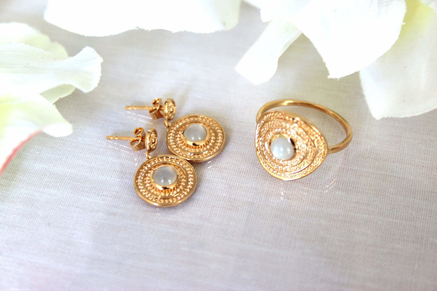 Boucles d'oreilles Roxanne - Plaqué Or et Pierre de Lune - Aurore & Luna